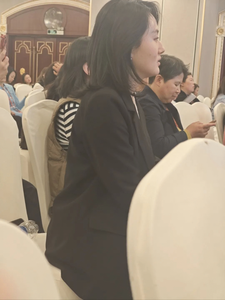 婕斯会场的美女姐姐